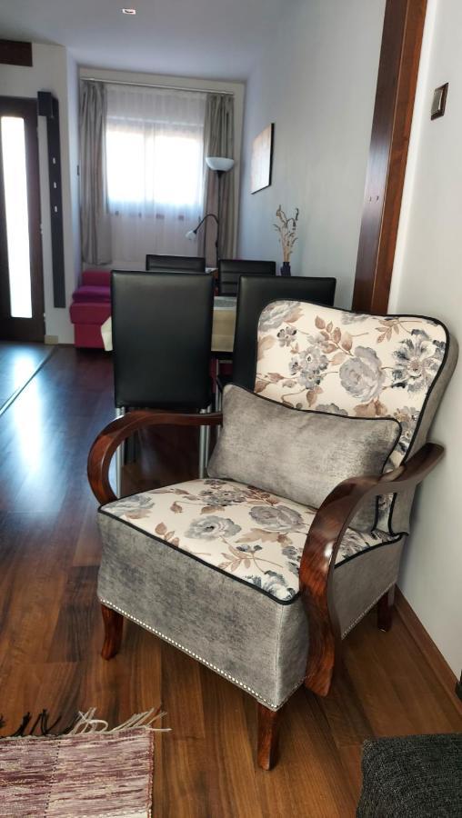 Titi Classic & Trendy Apartman บุค ภายนอก รูปภาพ